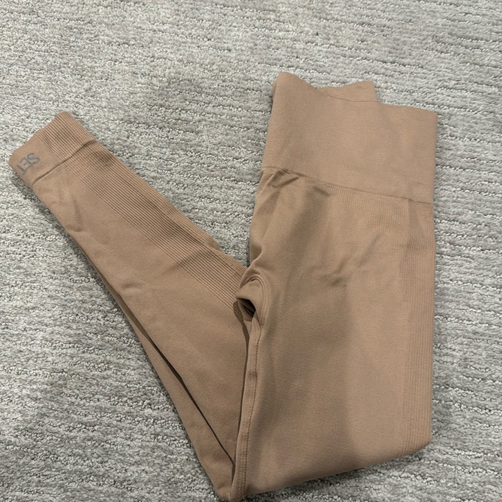 Light pink leggings